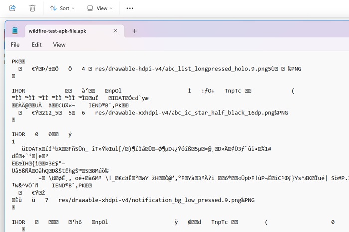 Windows Security fails to prevent the opening of Palo Alto's malware APK file in Notepad.