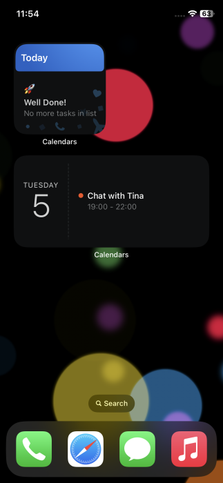 Calendars widgets visible on iPhone home screen.