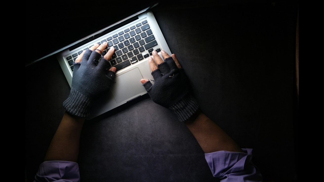 Feature Image Improve Privacy Security Linux Laptop