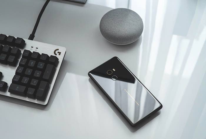 Alexa With Ai Delays Echo Dot Speaker With Keyboard And Phone