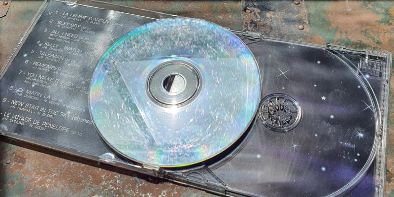 Scratched CD Air Moon Safari