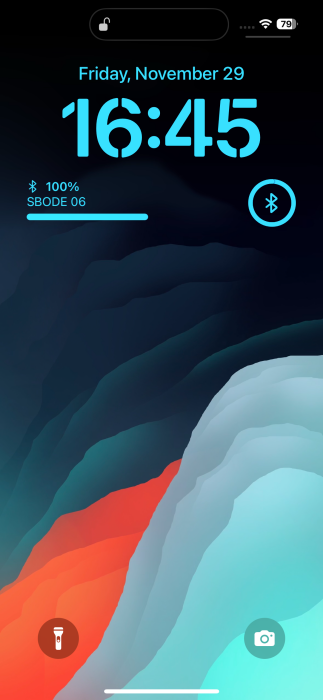 Batteries widgets visible on iPhone lock screen.