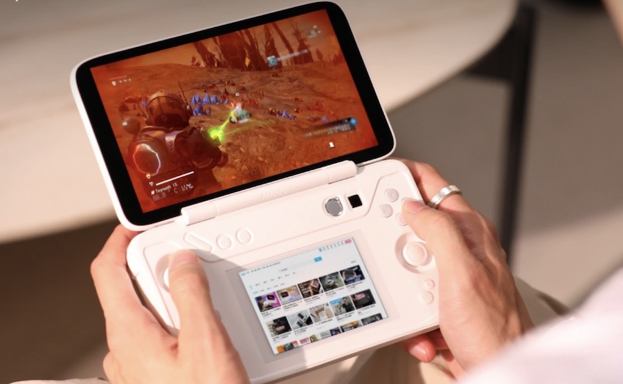 The Ayaneo Flip DS in a person's hand