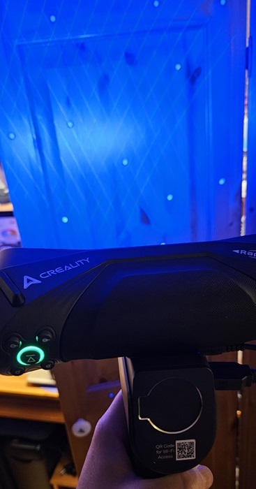 Using blue line laser scanning.