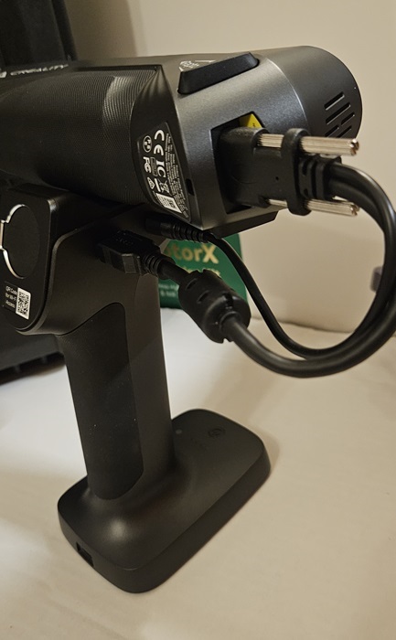 Connecting the scanner components.