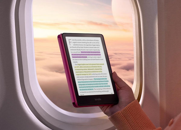 Amazon Kindle Colorsoft On Plane