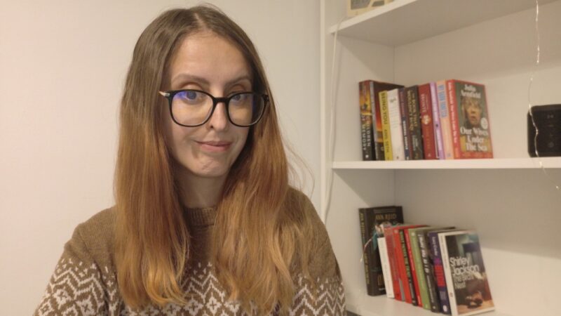 Obsbot Meet 2 camera feed in artificial light scenario.