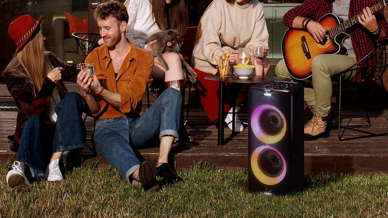 Philips X5206 Speaker In A Gathering