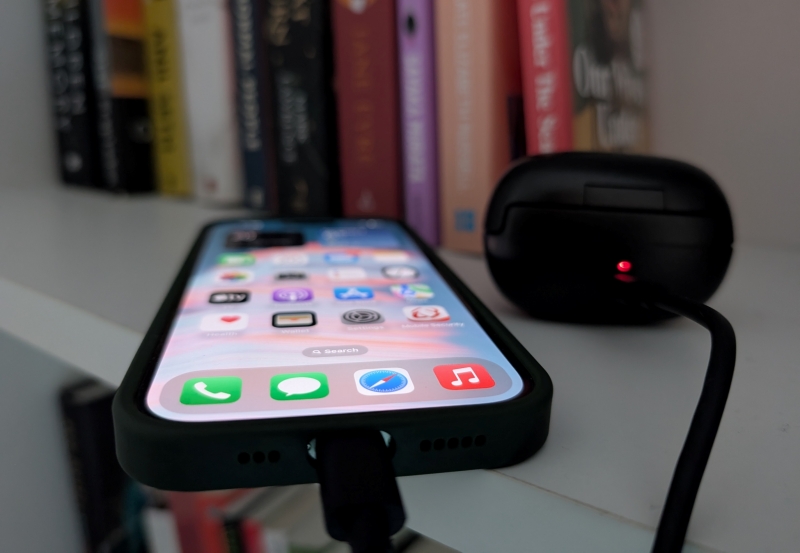 Wired reverse charging with iPhone 15. 