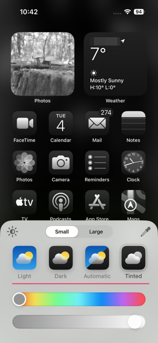 iPhone icons switched to a Tinted theme. 