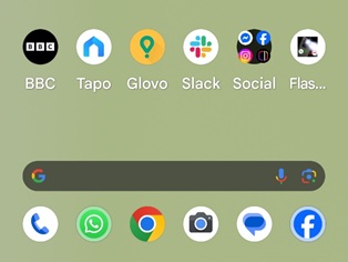 Taskbar view on Pixel home screen. 