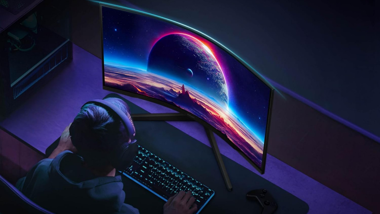 Playing Game Using Samsung 27 inch Monitor