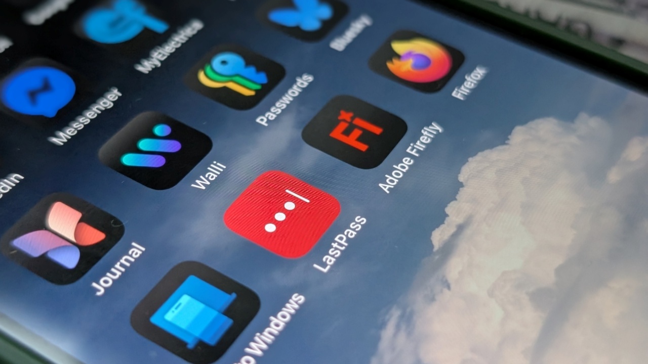 Bring Your Ideas to Life on Mobile with Adobe Firefly’s Generative Tools