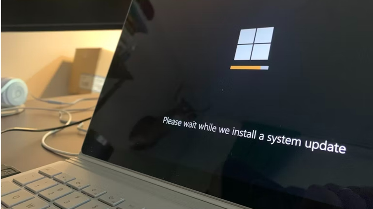 Windows Updates in progress on a laptop.