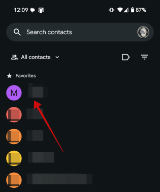 Tapping on favorite contact in Contacts app on Pixel.