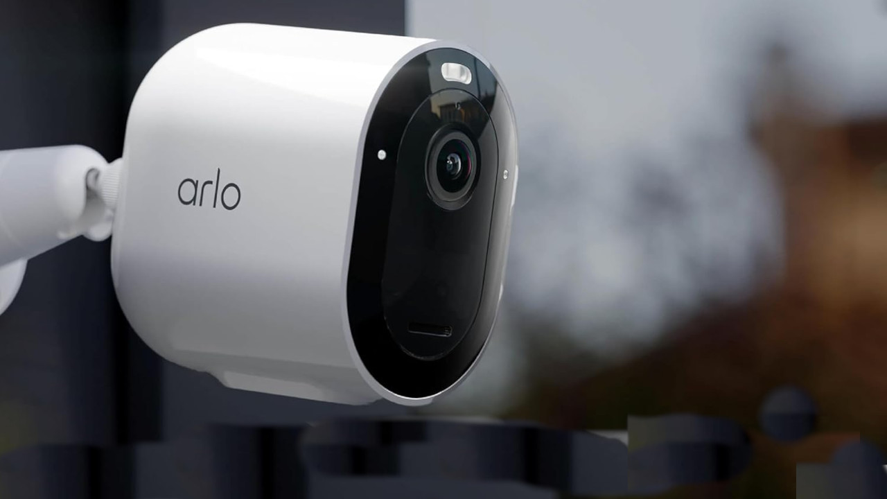 Arlo 5s Camera Hanging
