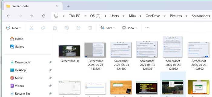 Screenshots saved in "Screenshots" folder under "Pictures."