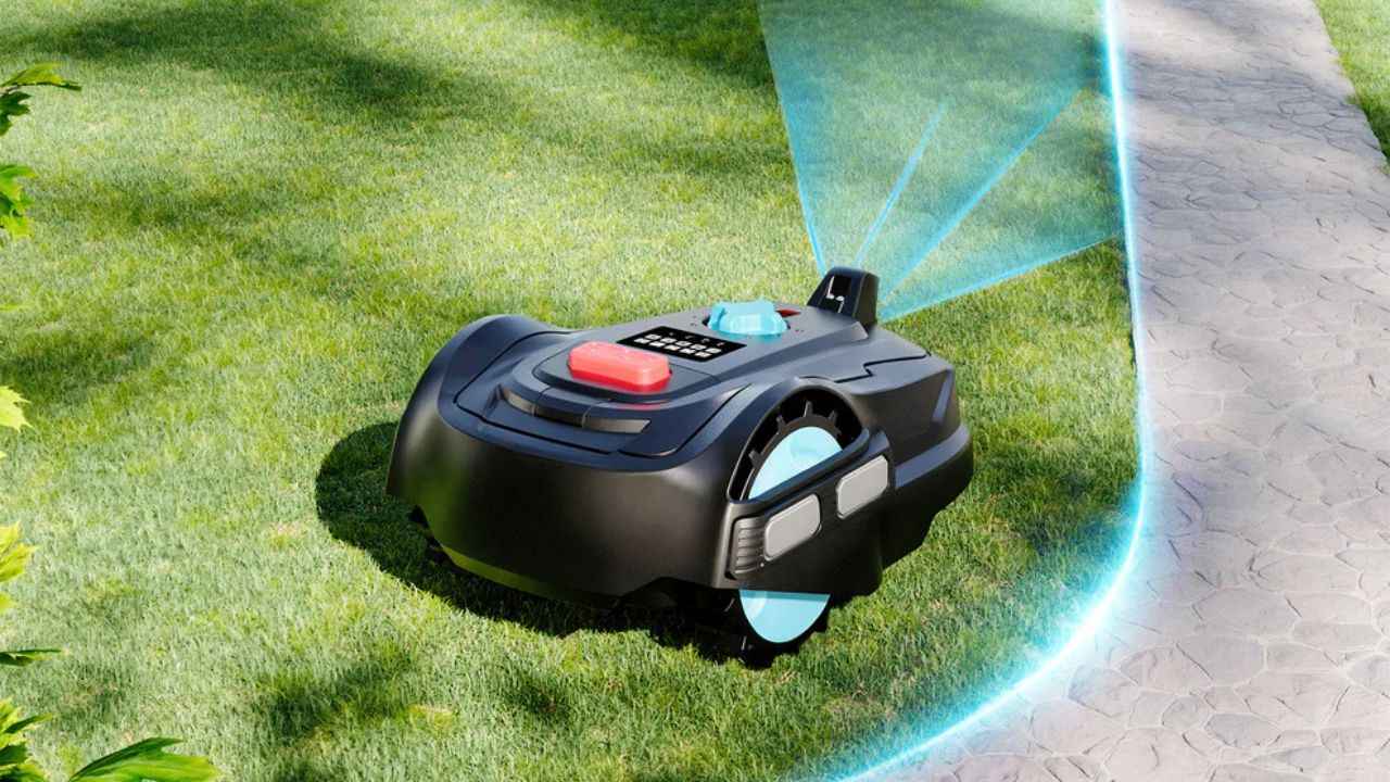 Yardcare M800plus Lawnmower In Action