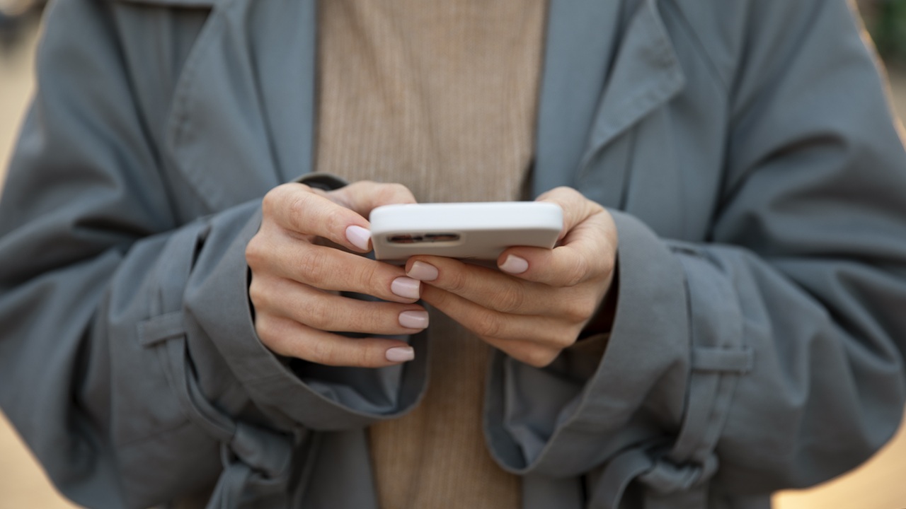 How to Make Your iPhone Speak for You During Calls with Live Speech