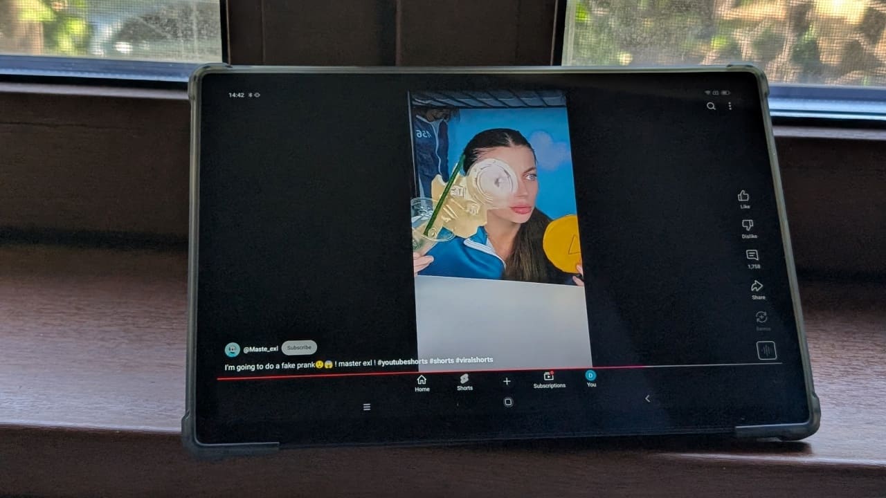 Here's How to Watch YouTube Shorts in Landscape (If You Really Want To)