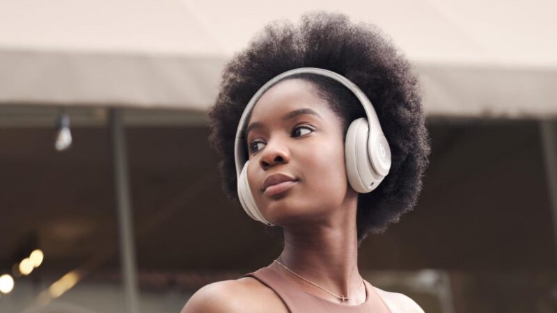 Beats Studio Pro Sandstone (1)