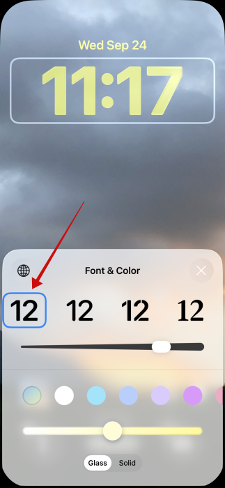 Switching to the first font option in iPhone lock screen.