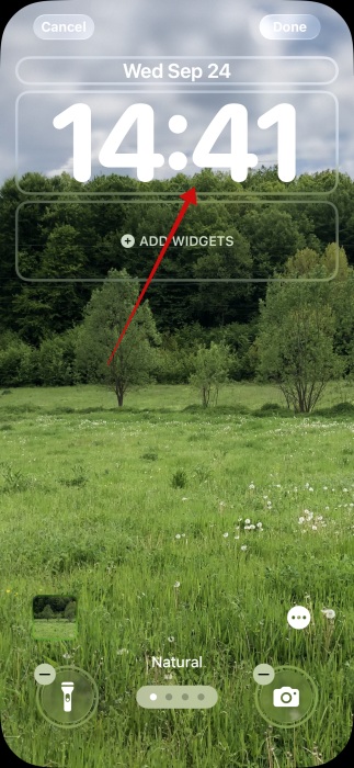 Tapping old clock in iPhone lock screen.