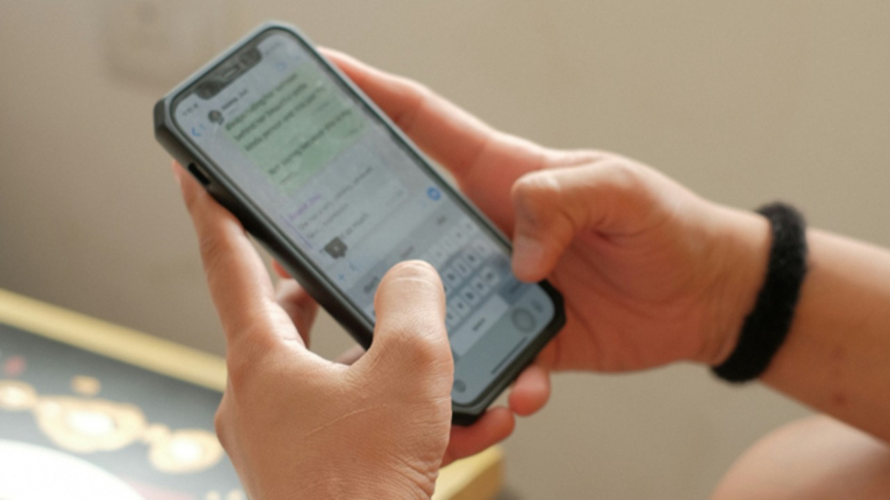 Use WhatsApp's New In-App Translation Feature on Your iPhone