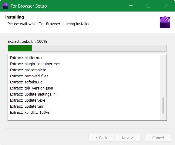 Tor browser installation on a USB drive with files being extracted.