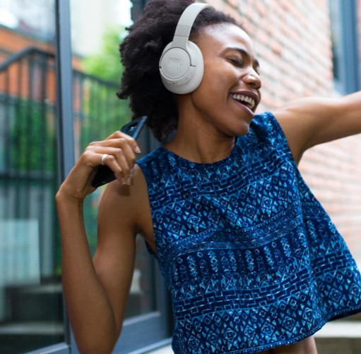 Jbl Tune 770nc In Use