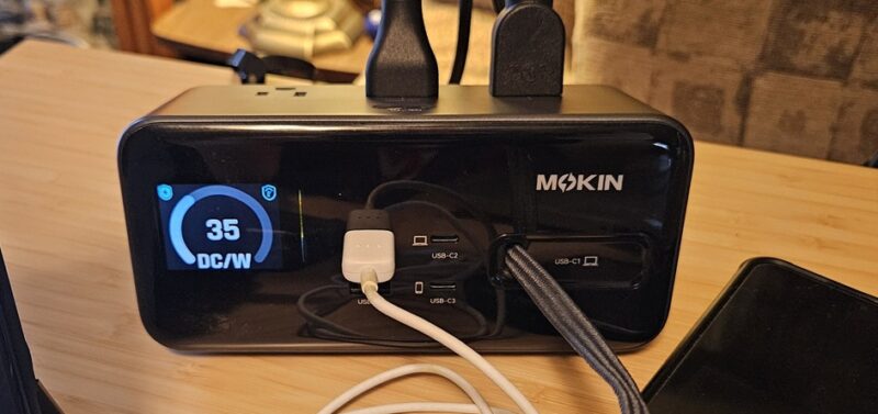 Vivid display showing current power usage.