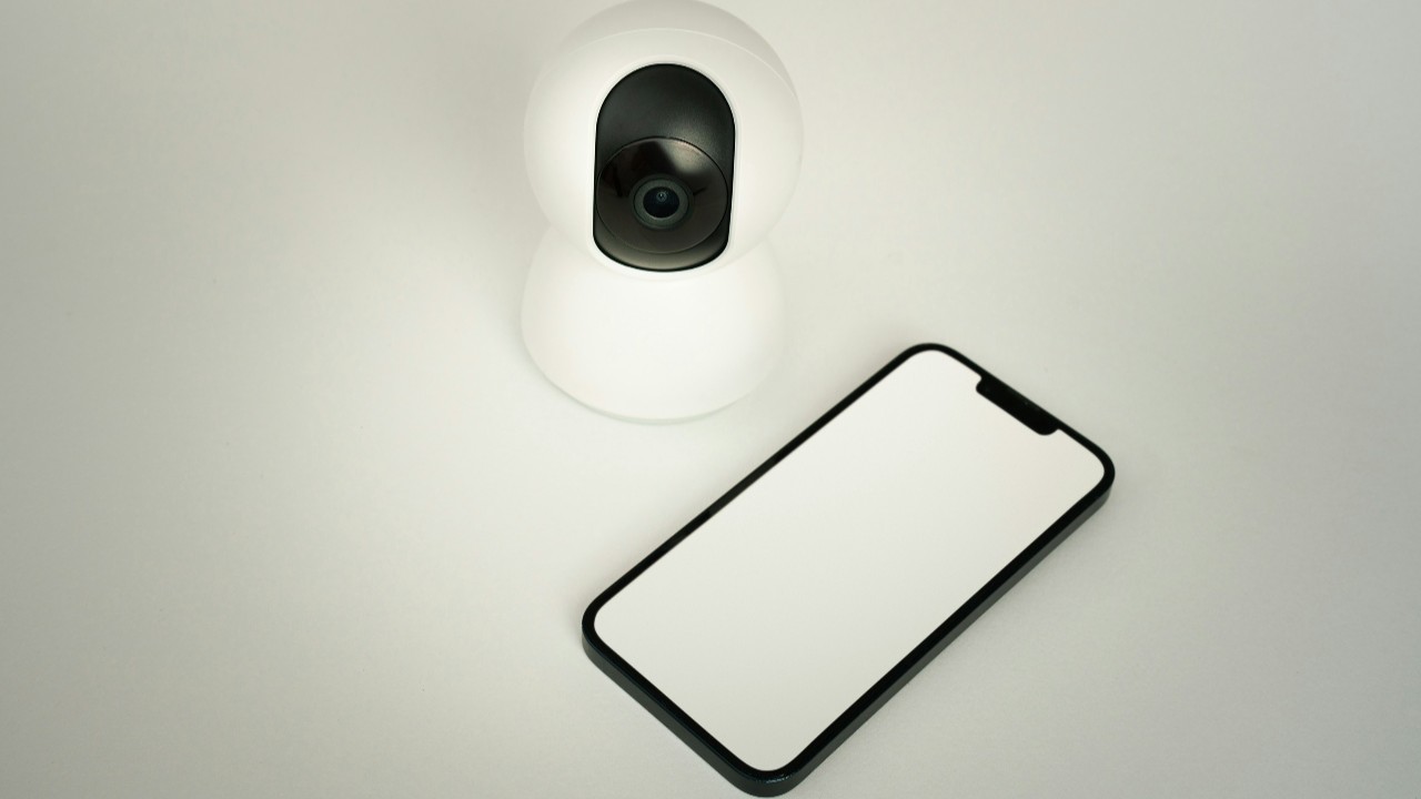 Use iPhone Safety Check to Stop Someone From Tracking You