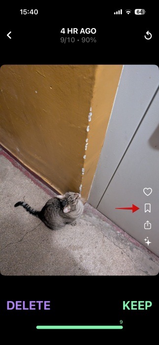 Swiping session in photo folder using Swipewipe app on iPhone.