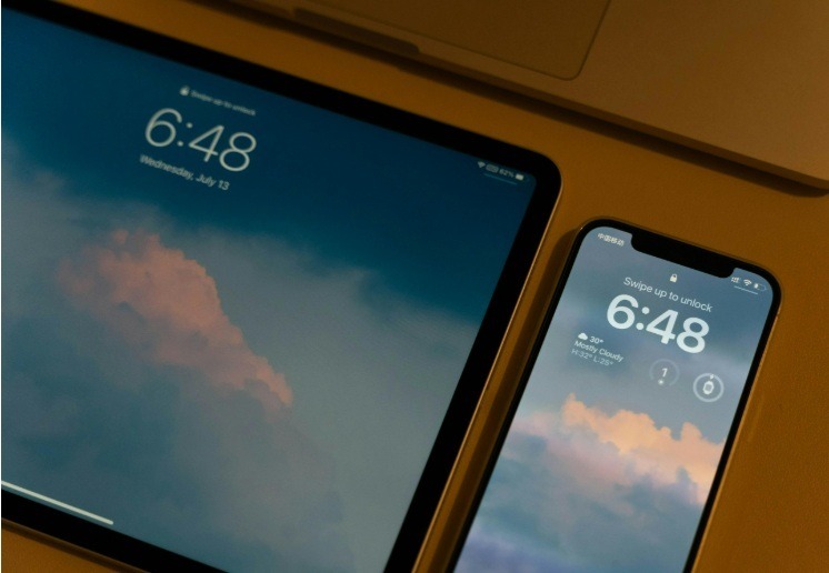 Weather app on lockscreen on tablet and phone.