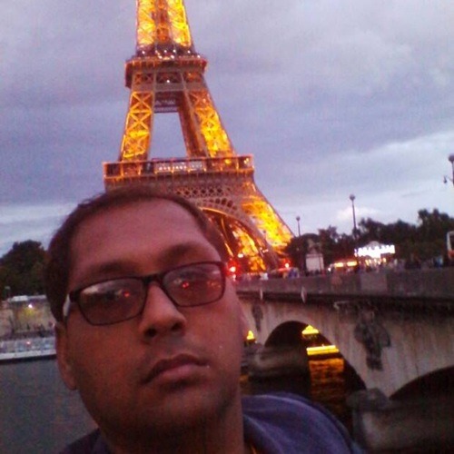 A real photo such as this one against Eiffel Tower backdrop can be mistaken for AI-generated.