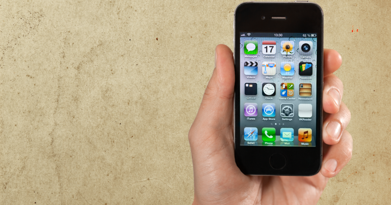 When Cingular chief Stan Sigman backed the original iPhone before its 2007 unveiling, he accepted terms American carriers usually refused: no logo on the device, no control over its software, no preloaded apps, and a share of monthly subscriber revenue flowing back to Apple, after signing on without seeing a prototype