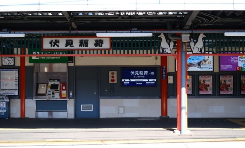 How did a stationmaster cat named Tama lift a dying Japanese rail line's ridership by 17 per cent and generate roughly 1.1 billion yen a year for the local economy? How did a stationmaster cat named Tama lift a dying Japanese rail line's ridership by 17 per cent and generate roughly 1.1 billion yen a year for the local economy?